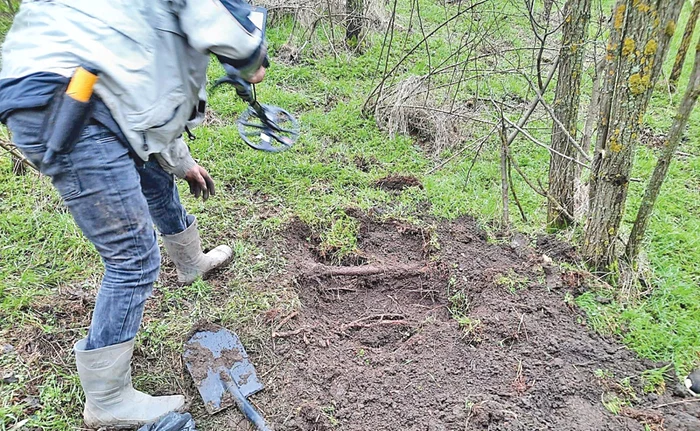 Aşa arată monedele găsite într-o oală spartăFoto: Facebook / Detectări metale