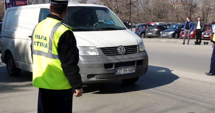 Poliţiştii au ieşit în stradă... (Foto: Adevărul)