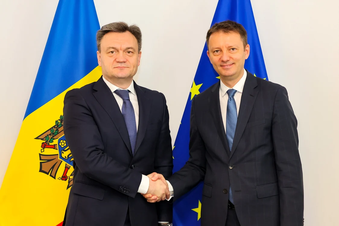 Cei doi oficiali au discutat despre Planul de Creștere Economică pentru Moldova. FOTO: Facebook
