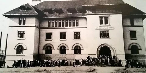 scoala de ucenici hunedoara foto pagina de Facebook Hunedoara istorie cultura si turism anii 30