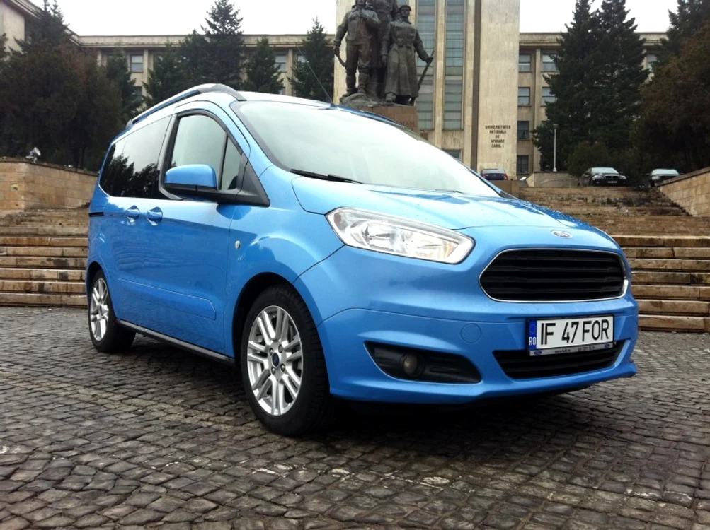 
    Noul Courier are un design complet schimbat foto: autolatest.ro  