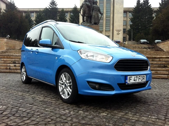 
    Noul Courier are un design complet schimbat foto: autolatest.ro  