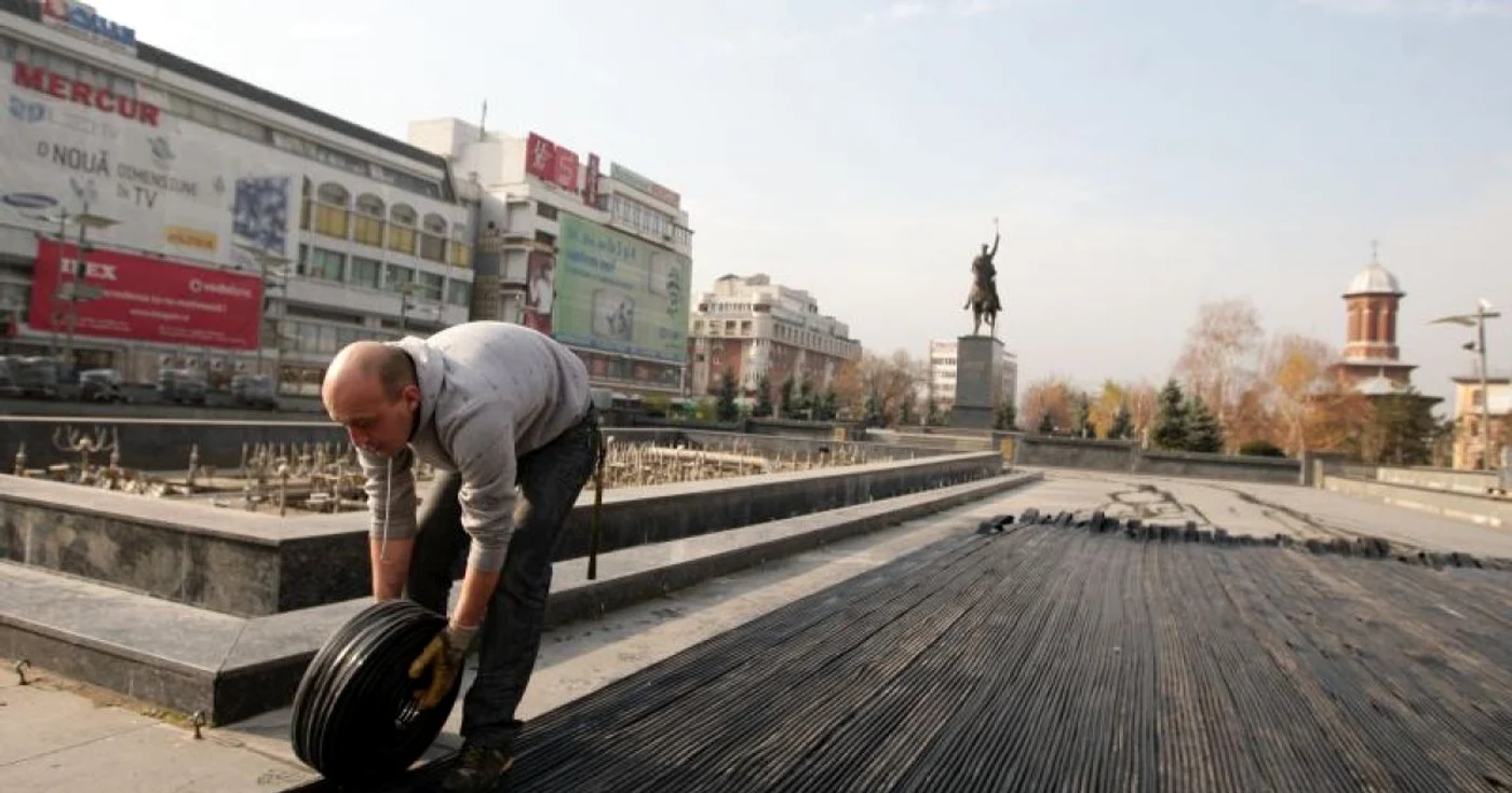 Au început lucrările pentru amenajarea patinoarului.