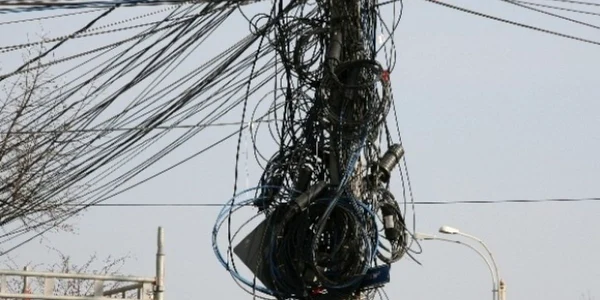 stalpi cabluri
