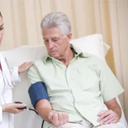 asistenta medicala consultatie pacient FOTO SHUTTERSTOCK