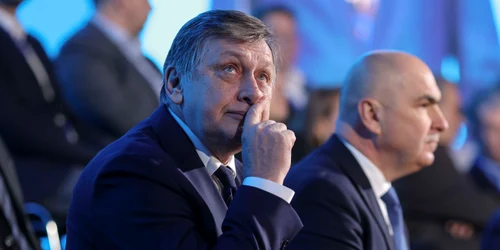 Consiliul Național al PNL pentru validarea lui Crin Antonescu în rolul de candidat al alianței PSD-PNL-UDMR-Minorități la alegerile prezidențiale din mai 2025, desfășurat la Palatul Parlamentului, în București. FOTO Inquam Photos / Octav Ganea