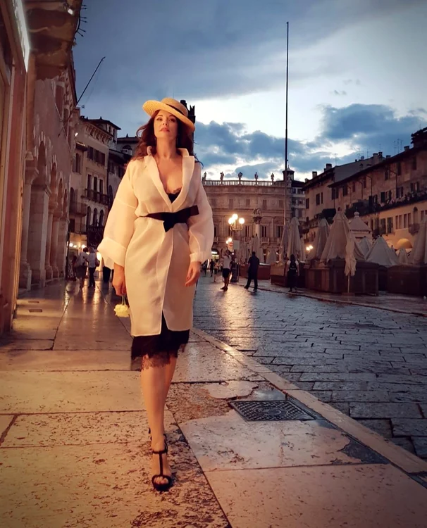 Andreea Marin a pozat provocator