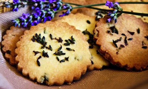 biscuiti cu lavanda jpeg
