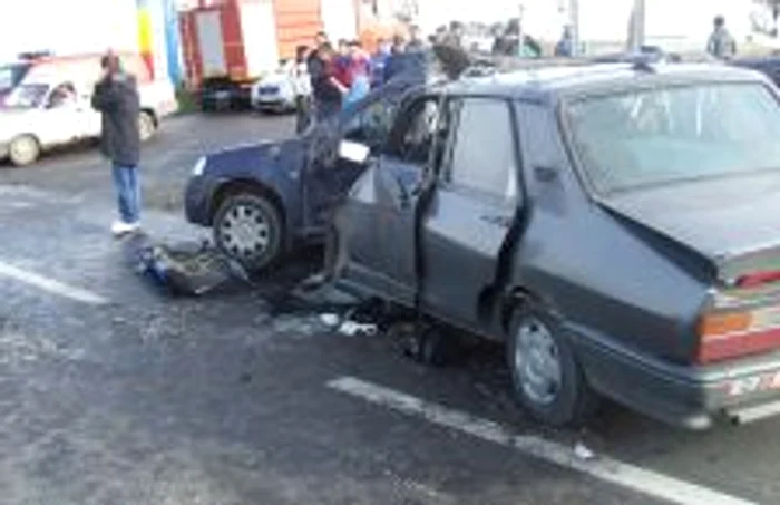 Impactul între cele două mașini a fost deosebit de violent