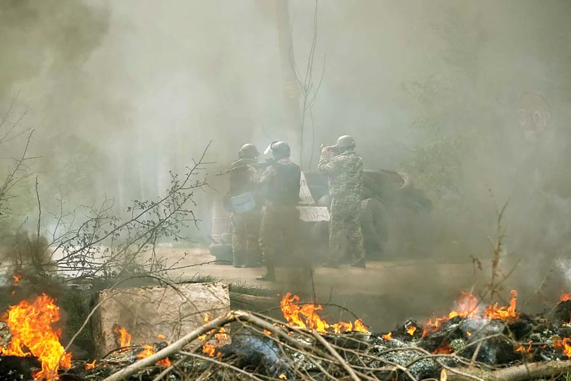 
    Convoaiele militare  au ars ca nişte torţe (Fotografii: Reuters)  