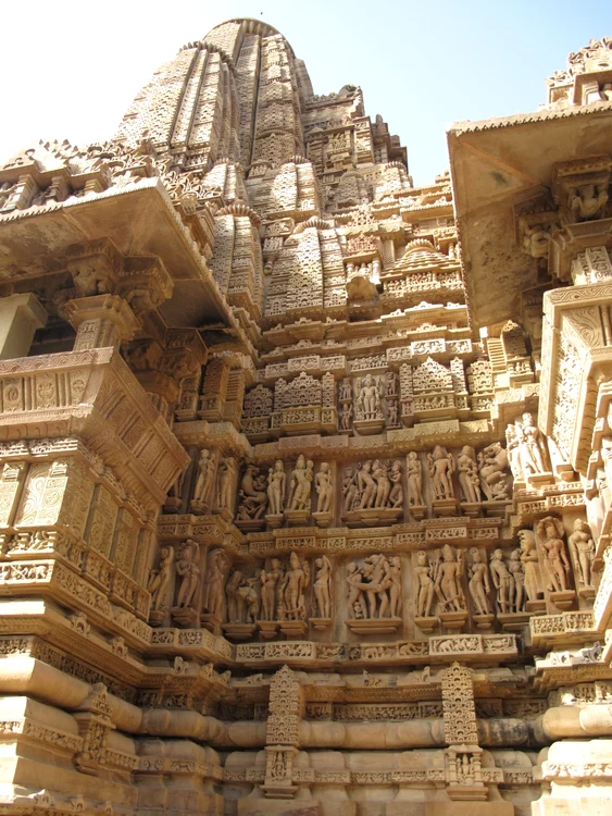 Templul tigrilor din India conţine basoreliefuri cu scene din Kama Sutra