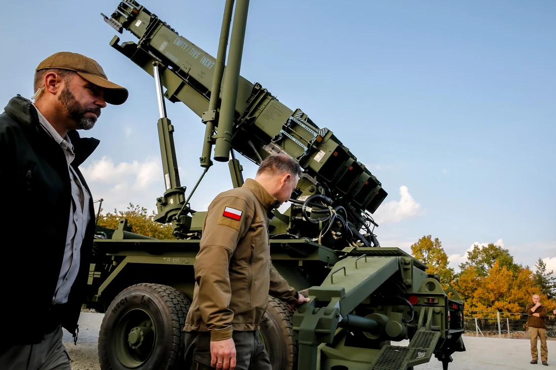 Preşedintele Poloniei Andrzej Duda lângă un sistem Patriot FOTO Profimedia 