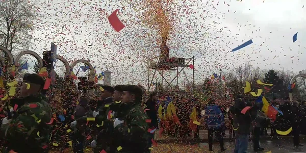 Parada militară cu confeti la Alba Iulia