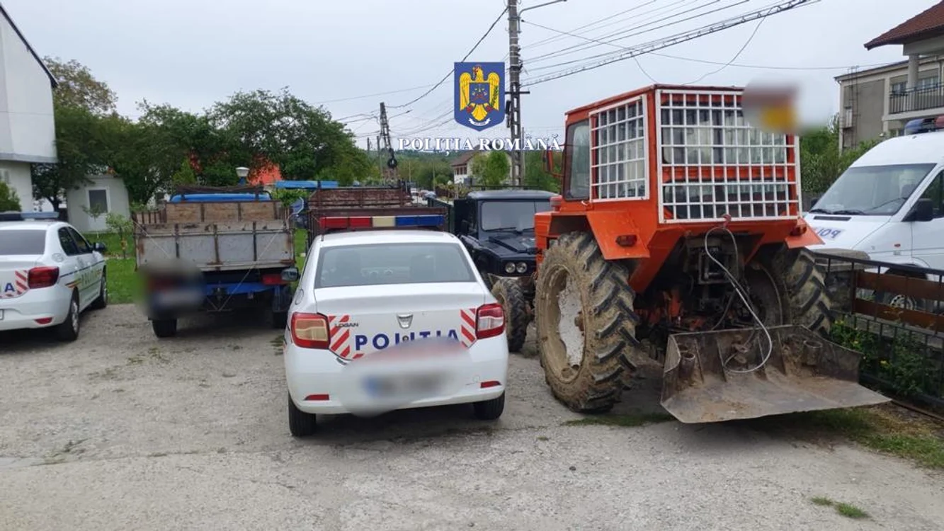 Mai multe autoutilitare și un tractor au fost indisponibilizate Foto: Poliția Gorj