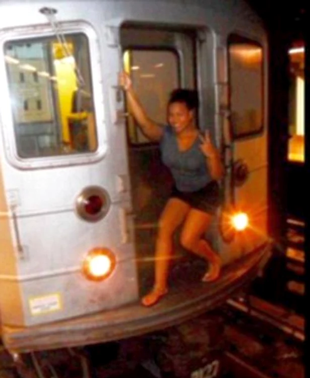 Atenţie, în metroul din New York ai nevoie de stomac tare.