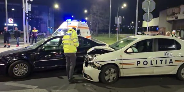 Accident cu o mașină de poliție în Alba Iulia Foto Captură video Ziarul Unirea jpg