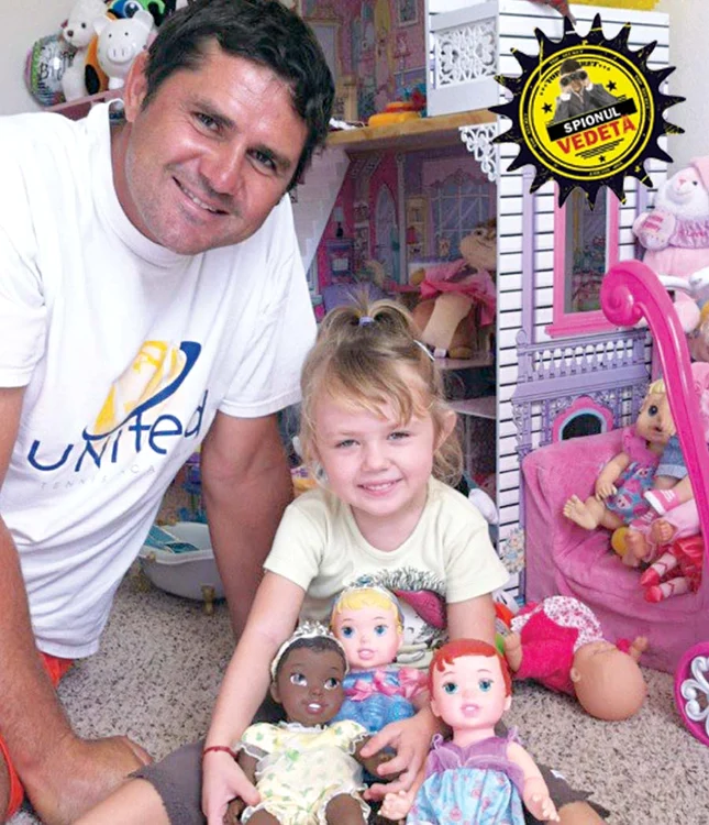
    Stabiliţi de ani buni în SUA, în Florida, blonda şi soţul ei, tenismanul Gabriel Trifu, o copleşesc pe micuţă cu toate jucăriile la care aceasta pofteşte.  
