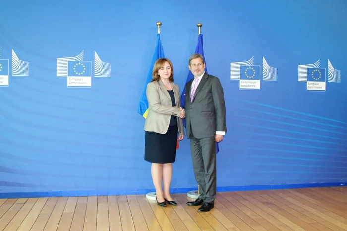 Natalia Gherman şi Johannes Hahn FOTO gov.md