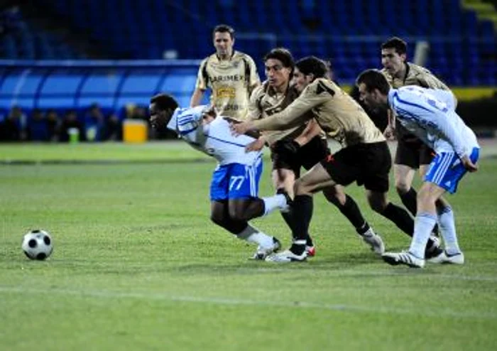 Craiova: Vâlceanul Buşi arbitrează Universitatea - Gloria Bistriţa