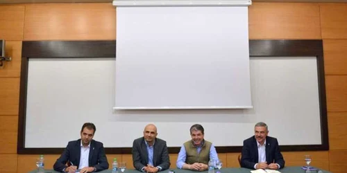 Autorităţile din brasov si covasna la aceeasi masa FOTO Andrei Paul