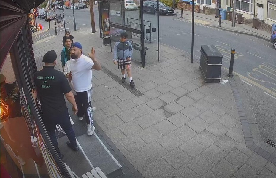 Familie de români dată afară dintr-un restaurant din Marea Britanie, după un scandal monstru pentru o friptură arsă