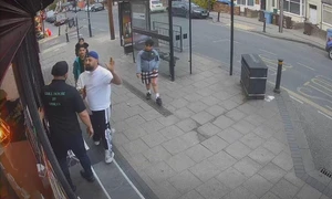 roman scandal restaurant Marea Britanie captură video Facebook jpg