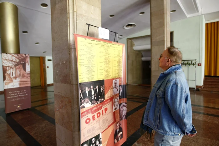 Muzicologul Dumitru Avakian descrie dedesubturile primei reprezentaţii româneşti cu „Oedip“ FOTO: Eduard Enea