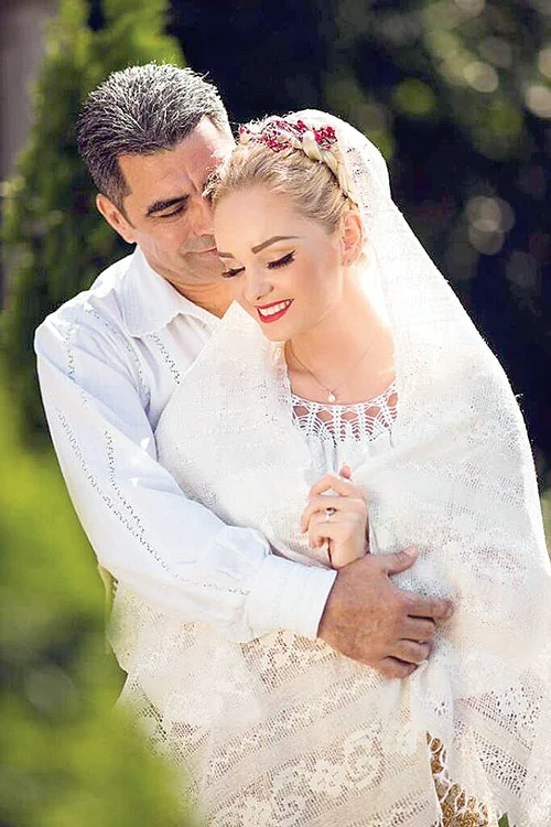 2015 – Bucureşti La nunta cu Marcel Toader, Maria şi-a pus maramă
