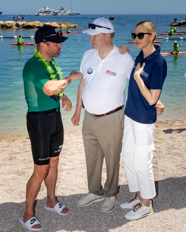 Prințesa Charlene și Prințul Albert la The Crossing, cursa de biciclete pe apă FOTO Frederic Nebinger, Palatul Princiar, Jean Charles Vinaj, Princess Charlene Foundation of Monaco jpg