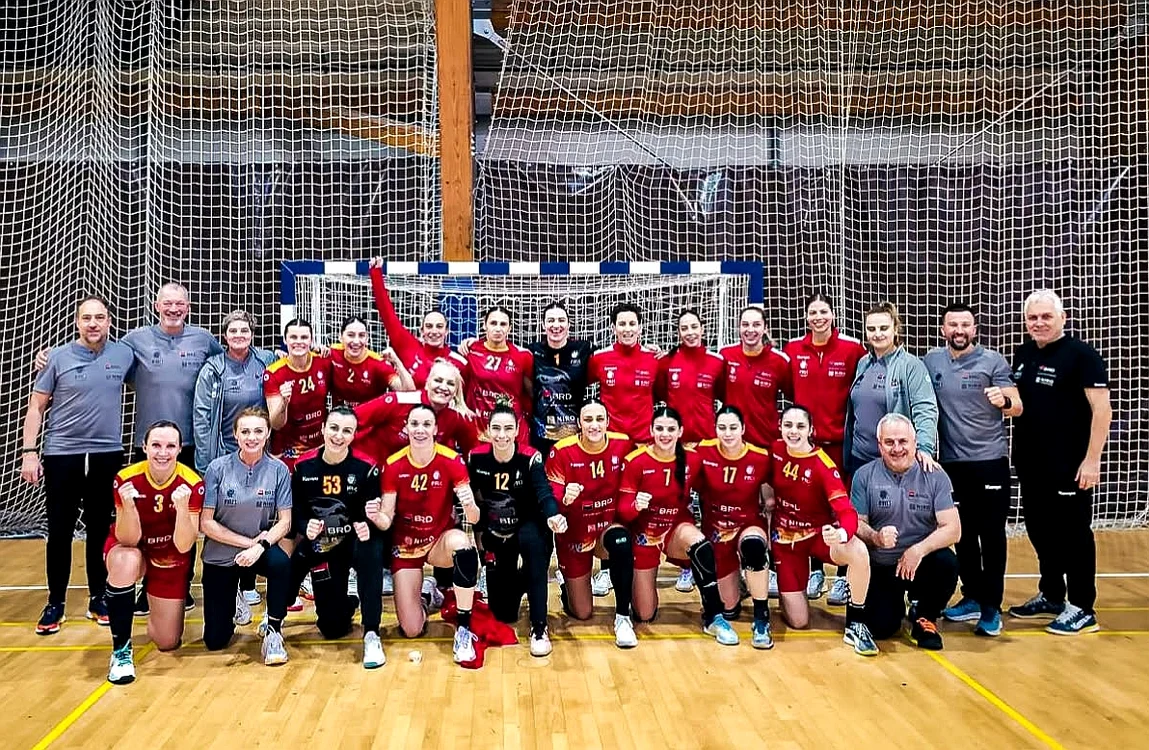 Componentele naționalei de handbal s-au pozat împreună după al doilea meci cu Croația