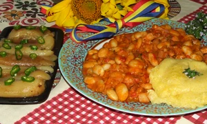 fasole cu mamaliguta si ardei copti jpeg