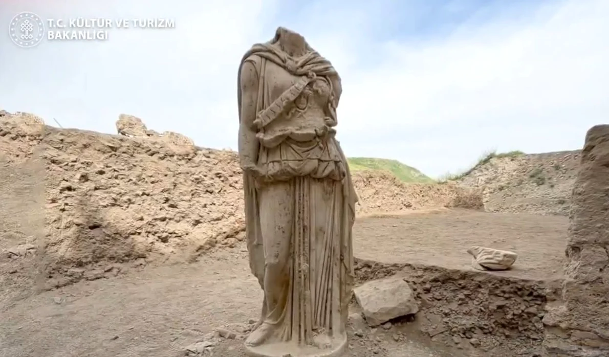Statuia zeiței Atena, descoperită la Laodiceea (© Türkiye Cumhuriyeti Kültür ve Turizm Bakanlığı)