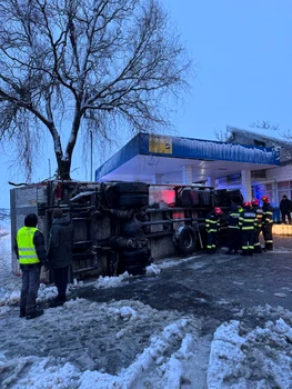 Pompierii Detașamentului Slatina au acționat în contexul vremii severe. FOTO: ISU Slatina