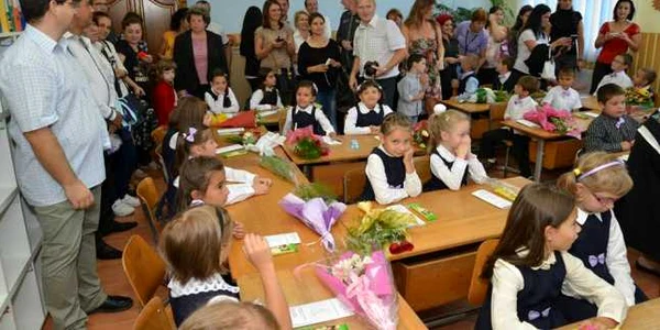Aproape 2000 de copii au început clasa întâi. FOTOAndrei Paul