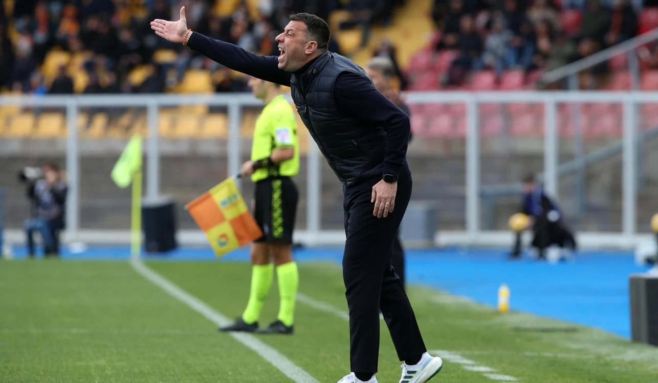 Roberto D'Aversa a fost demis de la Lecce, în mai puțin de 24 de ore (FOTO: EPA)