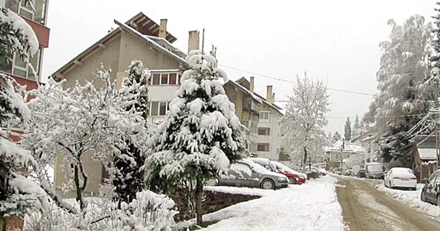 
    La Predeal, stratul de zăpadă e de 10 centimetri  