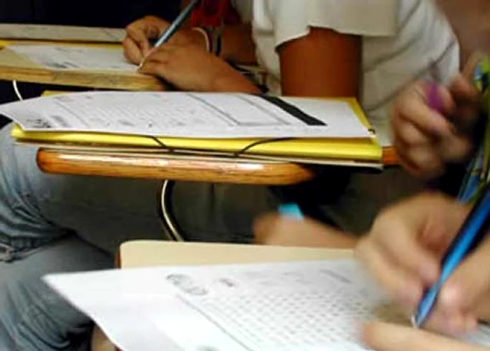 Perlele elevilor de la Bacalaureat 2015 i-au amuzat copios pe cei care au avut de corectat lucrările foto: dcnews.ro