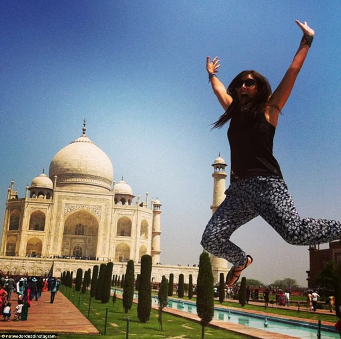 A ajuns chiar și la Taj Mahal