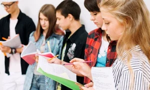 elevi gimnaziu freepik com  640x400 jpeg