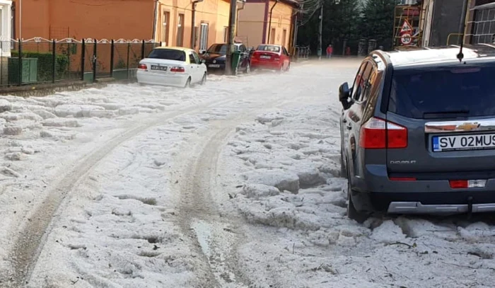 Stradă din Gura Humorului, acoperită cu zăpadă FOTO: judeţulsuceava.ro