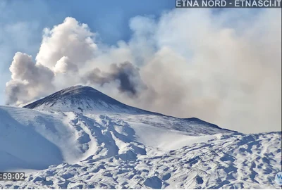 muntele etna continua sa erupa 27 12 2025 FOTO: X/@helionomics