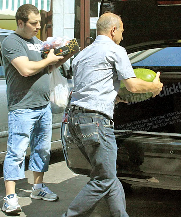 Cataramă a cumpărat  pepene şi căpşune