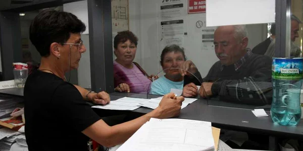 Mai mulţi români au fost anunţaţi de Fisc că datorează contribuţii de sute de lei pentru venituri infime FOTO Adevărul