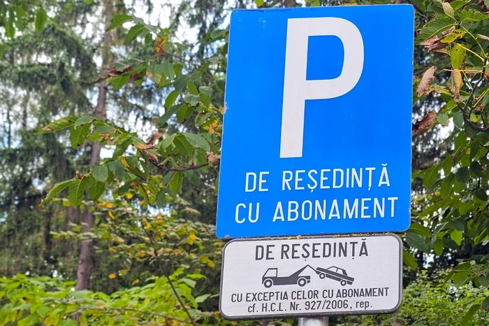 Experiment controversat într-un oraş din România: locul de parcare cu doi proprietari. Ce spun localnicii