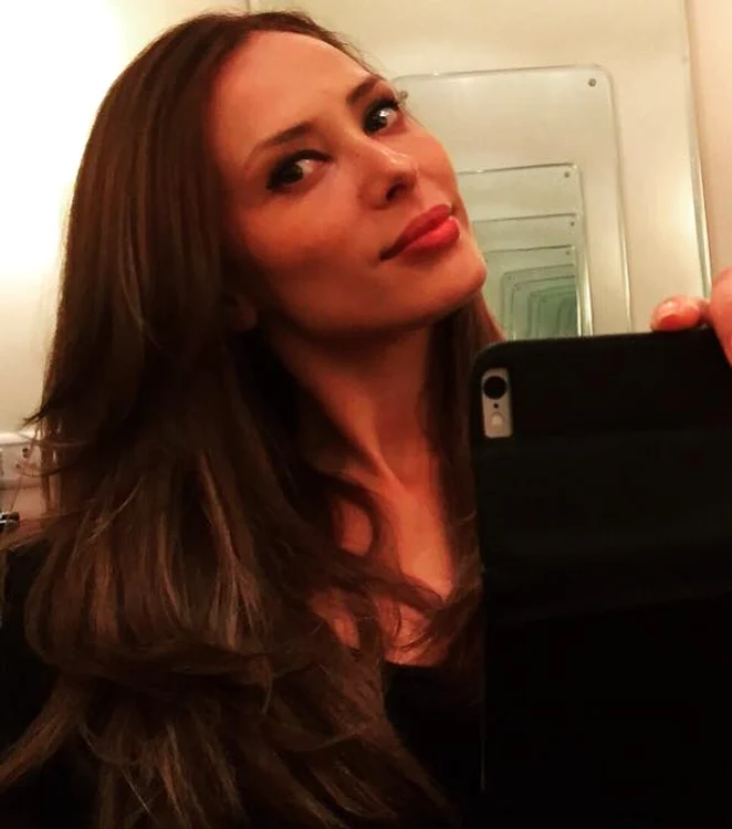 Iulia Vântur s-a vopsit şatenă