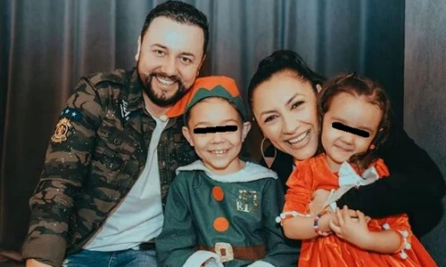 Toată familia a mers să l susțină pe David la serbarea de Crăciun jpeg