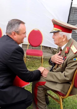 Nicolae Ciucă și veteranul de război jpg
