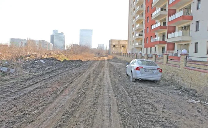 Pe strada Avionului din sectorul 1, bucureștenii locuiesc în blocuri nou nouțe dar în condiții de Ev Mediu
