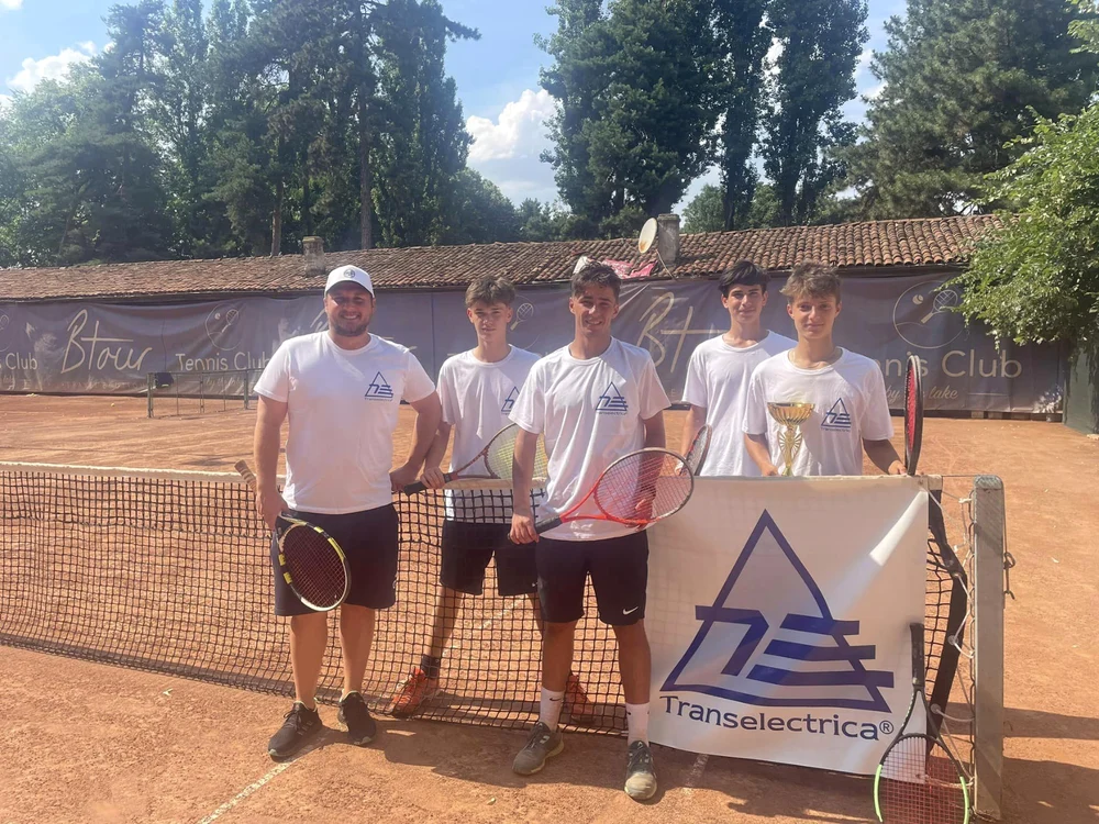 Cosmin Georgescu(stânga) antrenorul clubului Tennis by the Lake/FOTO: Facebook
