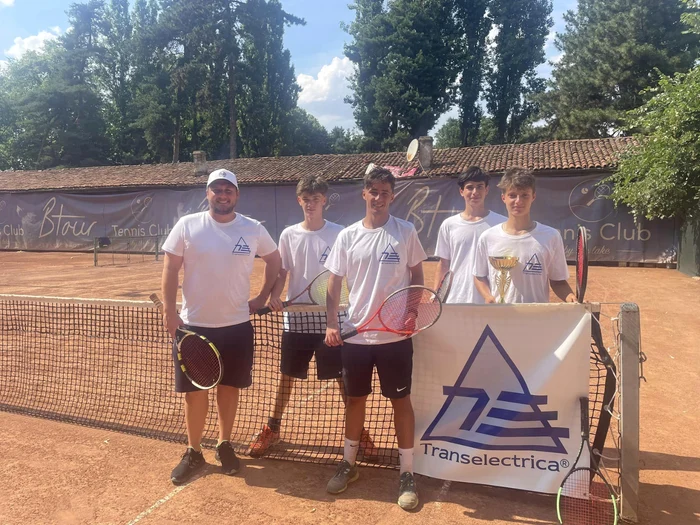 Cosmin Georgescu(stânga) antrenorul clubului Tennis by the Lake/FOTO: Facebook